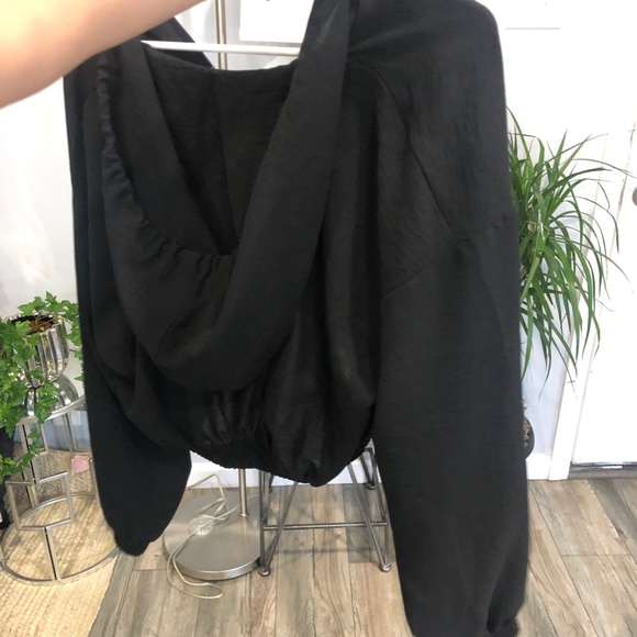 ** New without tags - Zara Cropped Black Hoody - Picture 2 of 2